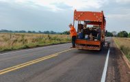 trecho-que-interliga-cerejeiras-a-corumbiara-recebe-do-governo-de-ro-22-km-de-sinalizacao-e-microrrevestimento