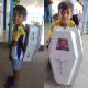 menino-leva-‘mochila-maluca’-de-caixao-para-escola-em-homenagem-ao-pai-em-ro