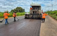rodovia-135,-em-alta-floresta-d’oeste,-recebe-do-governo-de-ro-revitalizacao-com-microrrevestimento