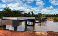 ponte-sobre-o-rio-pimenta-bueno-avanca-e-reforca-infraestrutura-estadual-na-ro-495,-em-chupinguaia
